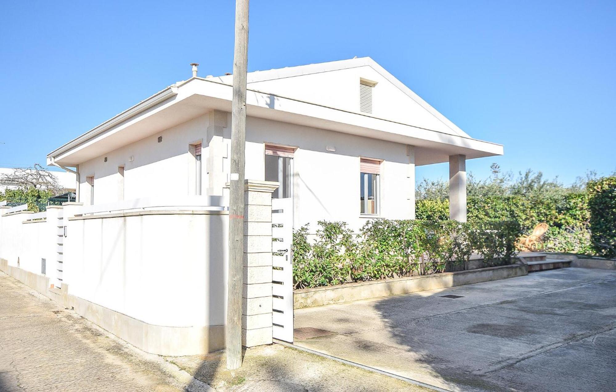 Lovely Home In Marina Di Modica With Jacuzzi Exterior photo